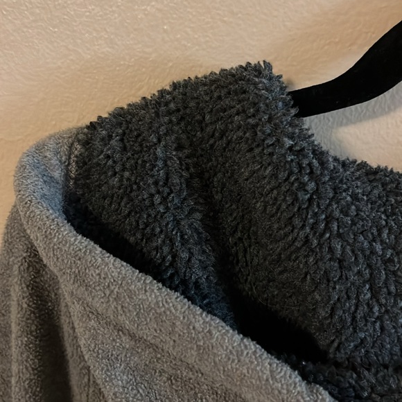 American Eagle Outfitters Gray Fleece Style Zip Up Hooded Jacket S - Picture 9 of 16